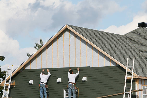 Professional Vinyl Siding technician working in New Castle, PA